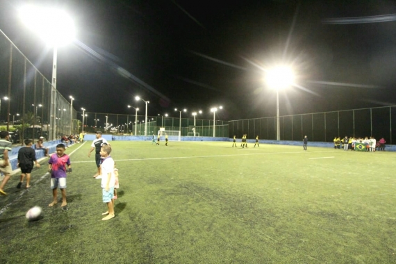 Nova iluminação do Centro Desportivo Cultural de Santos Reis marca o início de torneio sub-15