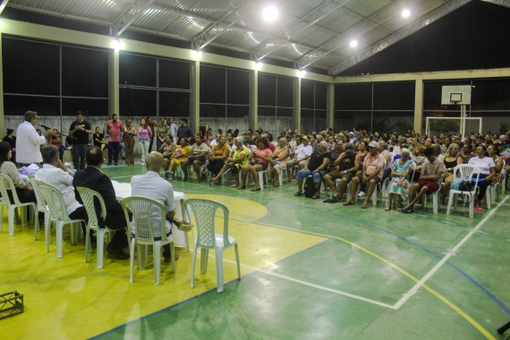 Mais de 300 moradores do Vale Dourado e Santarém recebem título de regularização fundiária