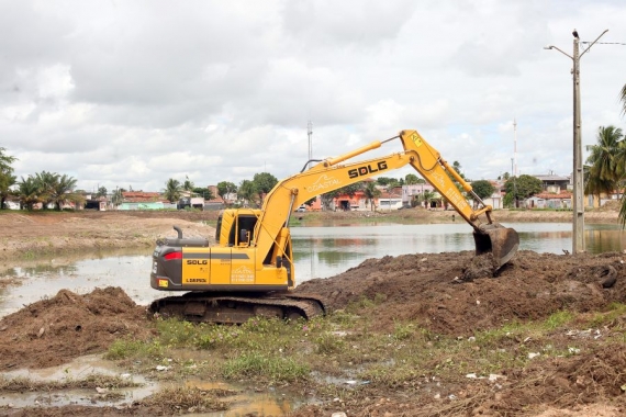 Seinfra promove limpeza e manutenção de lagoas nas quatro regiões da cidade