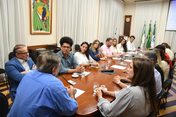 Álvaro Dias recebe representante do Ministério das Cidades para discutir projetos aprovados no PAC