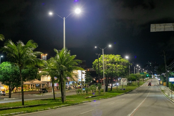  Prefeitura do Natal instala novas lâmpadas LED na Av. Engenheiro Roberto Freire