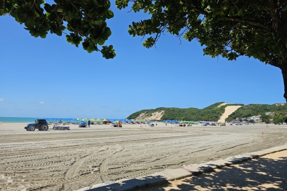 960 mil m² da orla de Ponta Negra já passaram pelos serviços de limpeza e remoção de rodolitos 