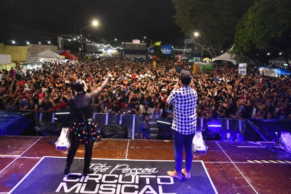 Multidão toma conta da Av. Rio Grande do Sul em retomada do São João de Natal no polo Zona Oeste
