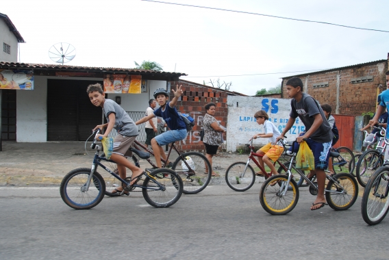 Comunidade escolar da Zona Oeste participa de “Passeio Ciclístico”
