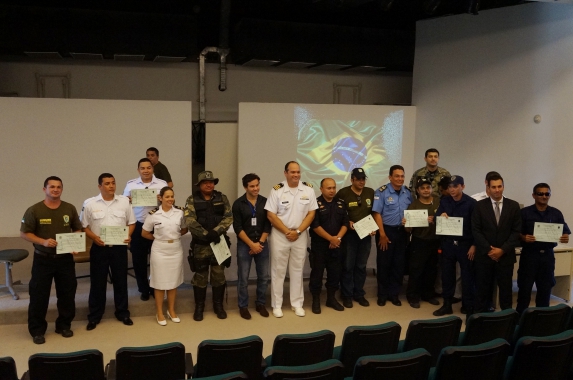 Fiscais da Semurb recebem certificado de pilotagem de pequenas embarcações