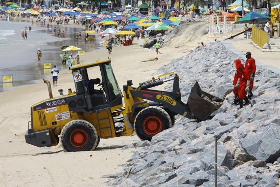 Enrocamento chega à fase final na Praia de Ponta Negra