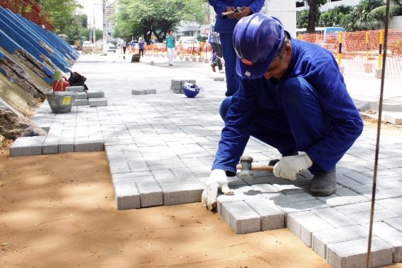Reforma de 50,47 quilômetros de calçadas começa pela Salgado Filho