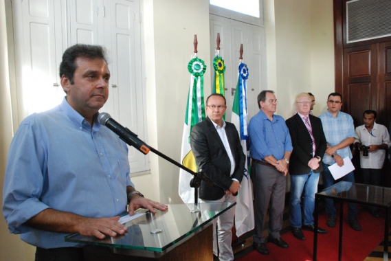Prefeito assina ordem de serviço para obras do Mercado Modelo das Rocas