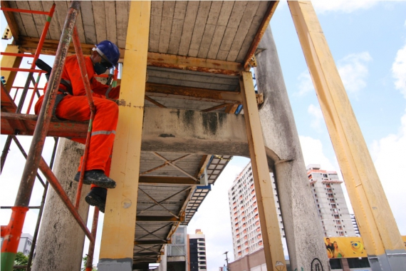Passarelas da cidade começam a ser recuperadas 