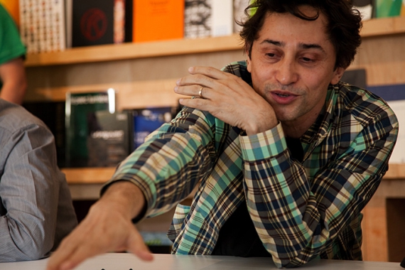 No Dia Nacional da Poesia, Funcarte promove bate-papo com Eucanaã Ferraz e café com poetas