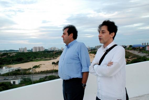 Prefeito leva poeta Eucanaã Ferraz para conhecer o Parque Dom Nivaldo Monte