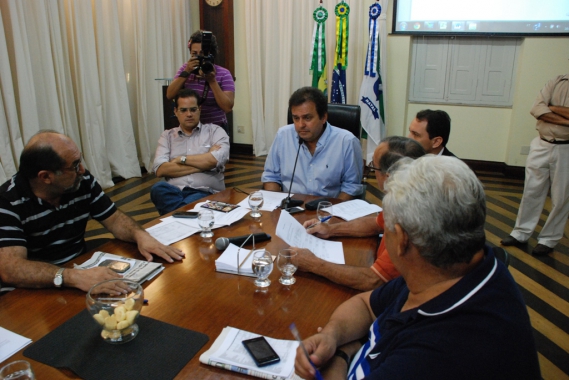 Prefeito Carlos Eduardo eleva para 5,68% o reajuste dos servidores 