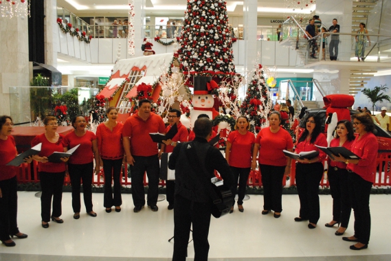 Encontro de Corais da Cidade do Natal atrai publico no shopping
