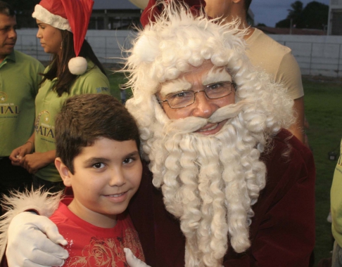 Papai Noel chega de helicóptero no Natal Encantado