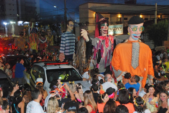 Poetas, Carecas, Bruxas e Lobisomens e Margareth Menezes fizeram a festa em Ponta Negra