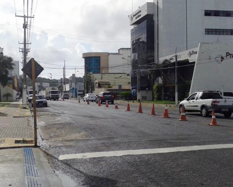 STTU faz simulação de rotatória em trecho da rua Ceará-Mirim STTU faz simulação de rotatória em trecho da rua Ceará-Mirim