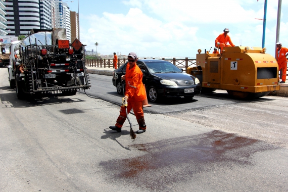 Mãe Luíza, Rocas e Ribeira recebem serviços da Secretaria de Obras Públicas e Infraestrutura