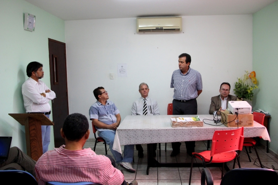  Prefeito Carlos Eduardo se reúne com pastores da Igreja Batista