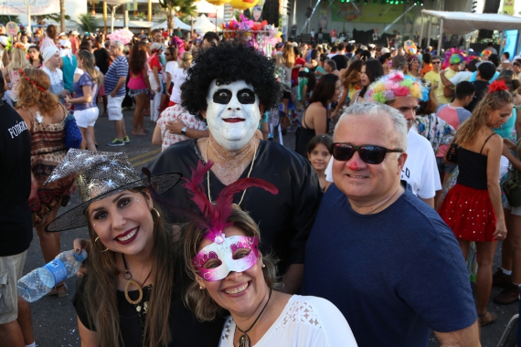 Poetas, Carecas, Bruxas e Lobisomens arrastou uma multidão pelas ruas de Ponta Negra