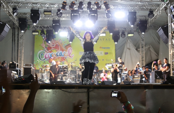 Desfile das Kengas e Baby do Brasil comandaram a folia no domingo de Carnaval