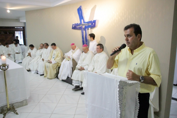 Prefeito Carlos Eduardo participa da Missa de instalação da Paróquia de Sant’ana