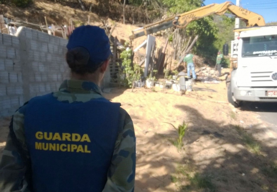 Guarda Municipal e Semurb inibem invasão de área pública no Planalto
