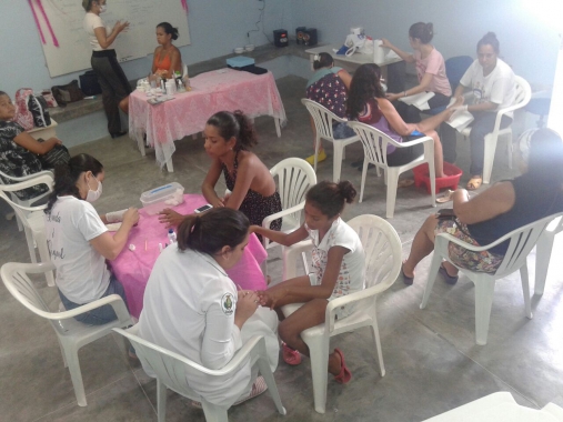 Mulheres de Ponta Negra ganham tratamento de beleza aderindo ao Outubro Rosa