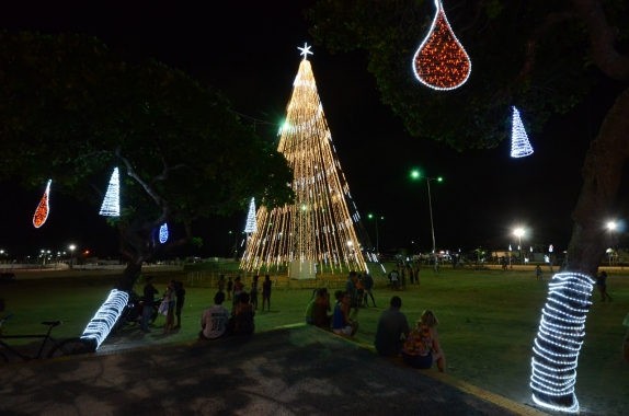 Comunidades da zona Norte recebem Árvores de Natal