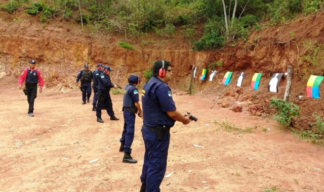 Curso aperfeiçoa guardas municipais no manuseio e uso de pistola 380