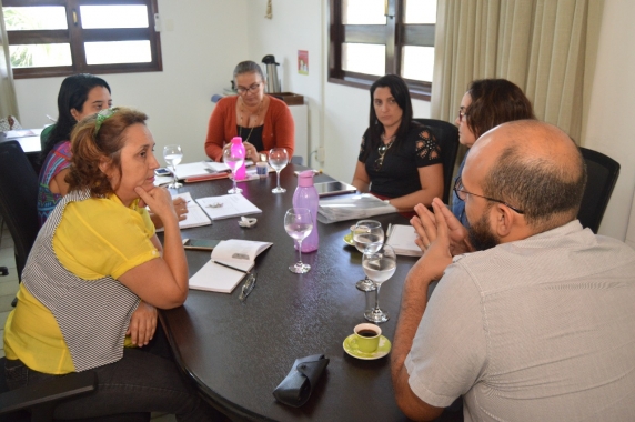 Saúde discute parceria com representantes da Unicat