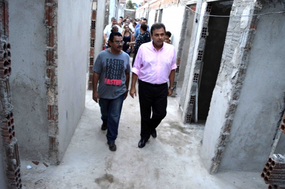 Prefeito visita obras da Unidade Básica de Saúde na zona Norte 