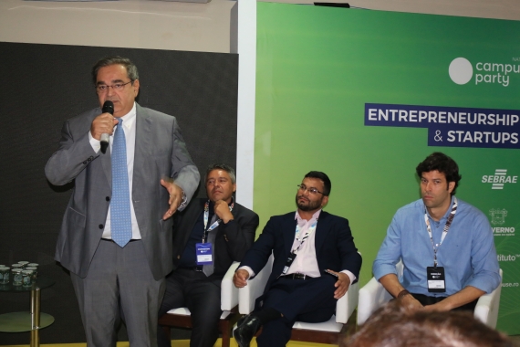  Prefeito Álvaro Dias visita instalações da Campus Party Natal