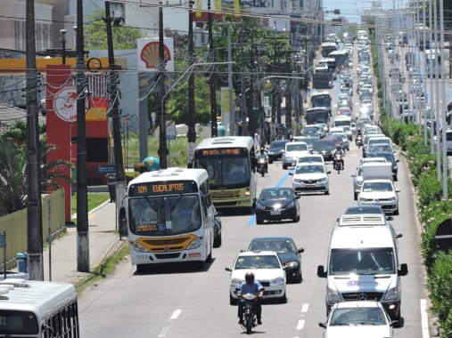 Obra de recapeamento da Hermes da Fonseca e Salgado Filho muda trânsito e transporte