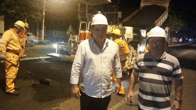 Prefeito Álvaro Dias fiscaliza obra de recapeamento da Hermes da Fonseca e Salgado Filho