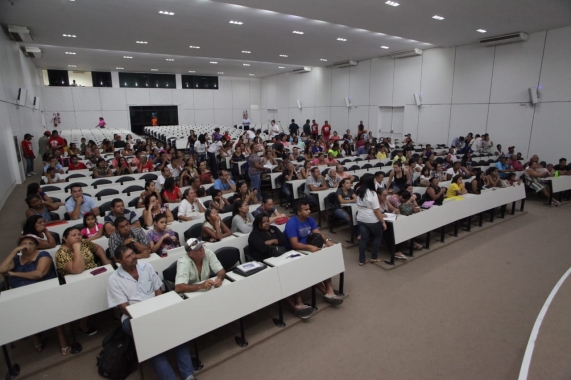 Famílias assinam contrato do Village de Prata asseguram moradia digna e se livram do medo