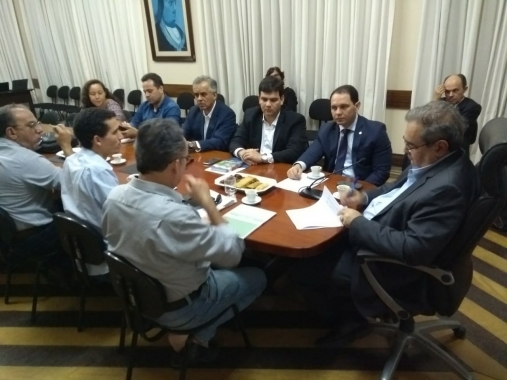 Prefeito assina termo de cooperação com BNDES para projeto de iluminação pública 