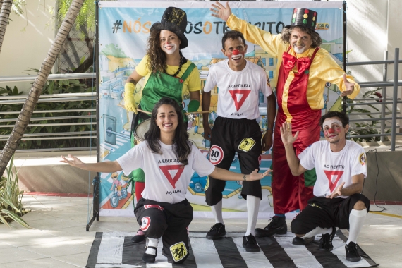 Peça de teatro “Nós somos o trânsito” é encenada em escolas e empresas