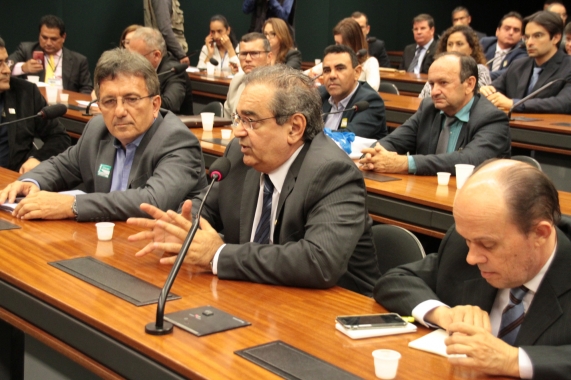 Prefeito defende em Brasília inclusão de emendas ao OGU para terminal turístico da Redinha
