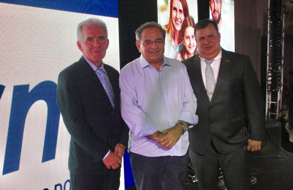 Prefeito Álvaro Dias participa de posse da diretoria da Associação dos Supermercados 