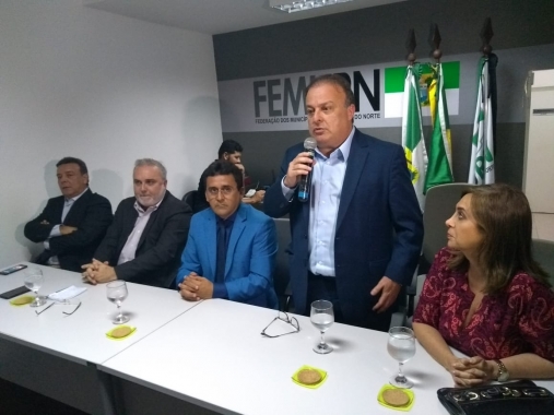 Prefeito em exercício participa da posse da nova diretoria da Femurn