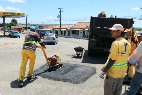 Candelária e Rocas recebem aplicação de asfalto nesta quinta-feira