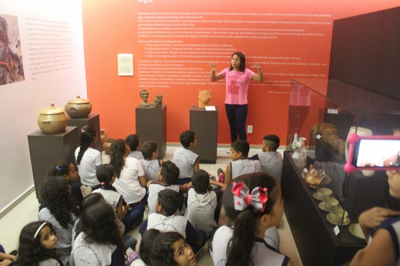 Alunos da Escola Municipal João Paulo II visitam o Museu de Minérios do IFRN