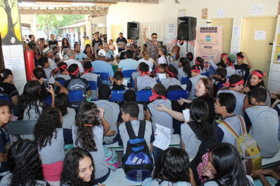 Clube do Samba leva arte para escolas da rede municipal