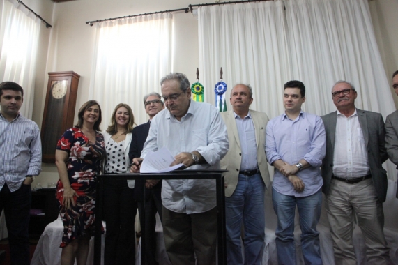 Álvaro Dias sanciona a Lei Geral da Micro e Pequena Empresa
