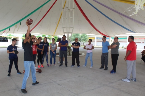 Formação Continuada de Educação Física realiza vivência sobre Futebol Americano