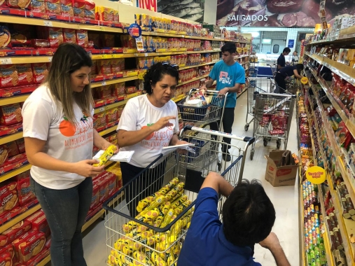 Vigilância Sanitária intensifica ações de promoção de saúde em escolas e supermercados