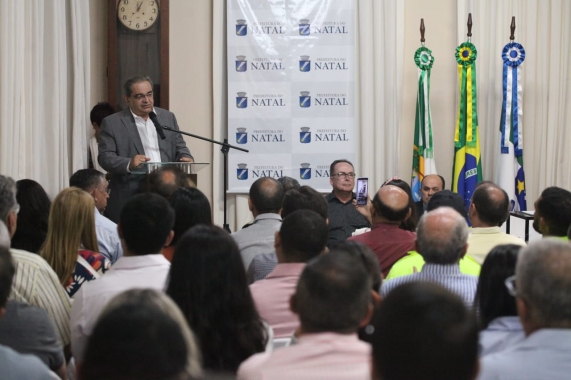 Prefeito assina Decreto 11.823 regulamentando Lei sobre lixo irregular em Natal