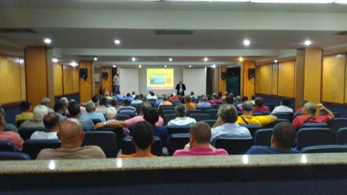 Curso de capacitação para taxistas aborda etiqueta e ética