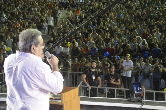 Halleluya: Prefeito enfatiza momento de oração, fé e reflexão para ajudar o próximo, cidade e país 