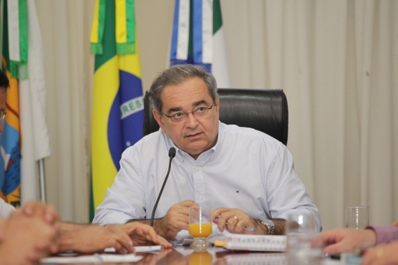 Prefeito assina ordem de serviço para obras de recapeamento asfáltico nesta terça